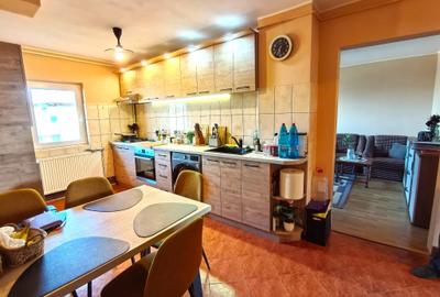 Apartament cu 3 camere decomandat în Lunei - 13