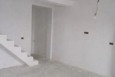 Casă cu 4 camere în Străulești