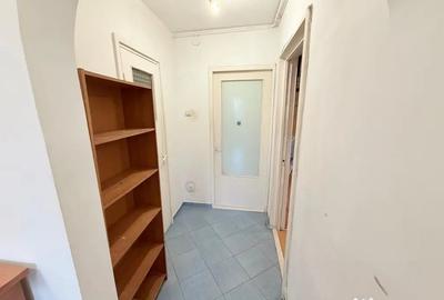 Apartament cu 3 camere decomandat în Valea Ialomiței
