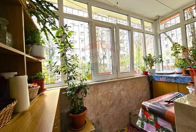 Apartament cu 2 camere decomandat în Teiul Doamnei