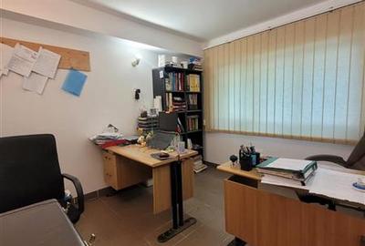 Apartament cu 3 camere decomandat, mobilat în Central