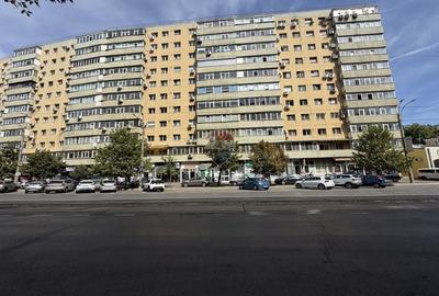 Apartament cu 3 camere semidecomandat în Iancului