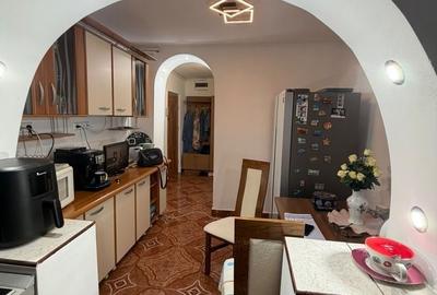 Apartament cu 3 camere decomandat în Steaua