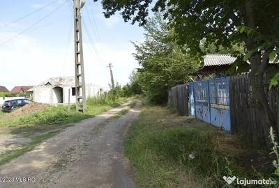 Teren de 4700 mp, în Suseni - 1