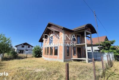 Casă cu 6 camere cu Teren 300 Mp în Central