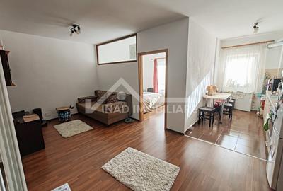 Apartament cu 2 camere semidecomandat, mobilat în Central