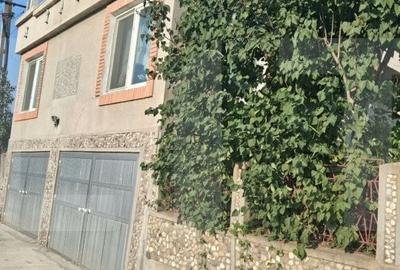 Casă cu 6 camere cu Teren 1300 Mp în Teslui