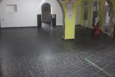 Spațiu comercial, de 550 mp, în Var - 2