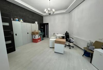 Apartament cu 4 camere semidecomandat în Universitate