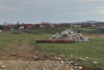 Teren de 1377 mp, în Alparea
