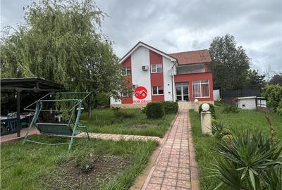 Casă cu 8 camere cu Teren 1000 Mp în Eforie