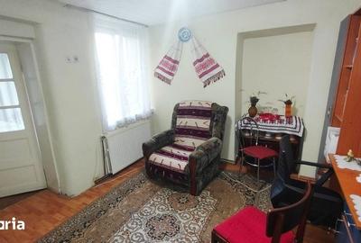 Casă cu 6 camere cu Teren 385 Mp în Dâmbul Rotund