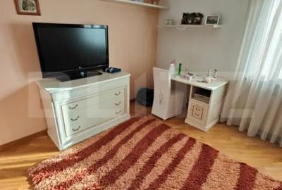 Casă cu 4 camere cu Teren 1000 Mp în Plopeni