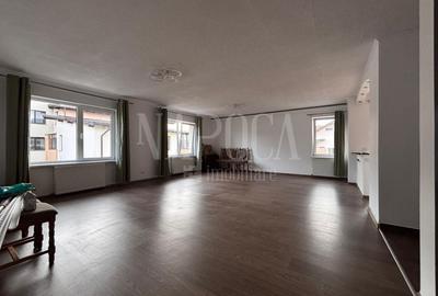 Apartament cu 4 camere semidecomandat în Florești