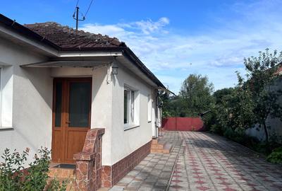 Casă cu 4 camere în Peștișu Mare