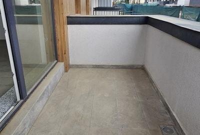 Apartament cu 3 camere decomandat în Tractorul