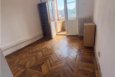 Garsonieră decomandată în Casa de Cultură
