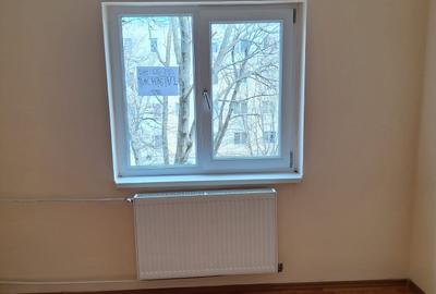 Apartament cu 3 camere semidecomandat în Sud