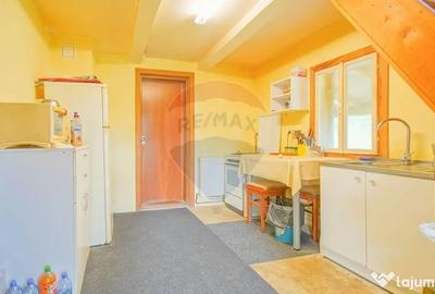 Casă cu 3 camere cu Teren 8100 Mp în Ucea