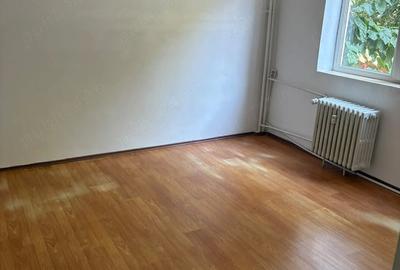 Apartament cu 3 camere decomandat în Rogerius