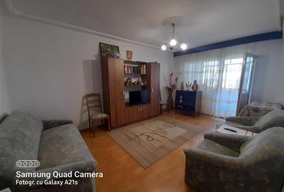 Apartament cu 3 camere decomandat în Malu Roșu