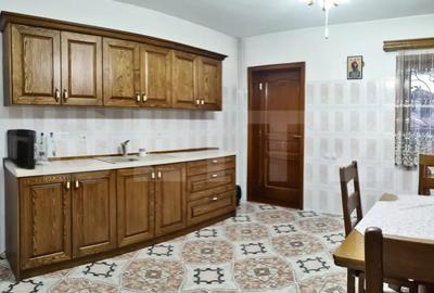 Casă cu 7 camere cu Teren 1178 Mp în Central