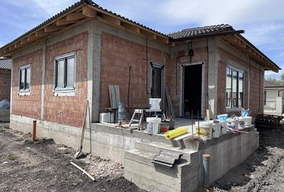 Casă individuală cu 4 camere cu Canalizare în Micești - 2
