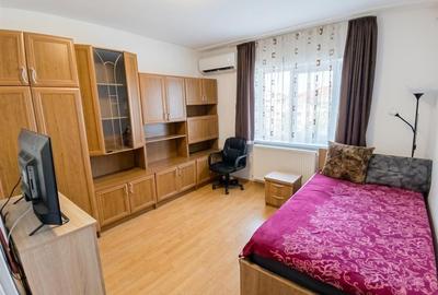 Apartament cu 2 camere decomandat în Valenta