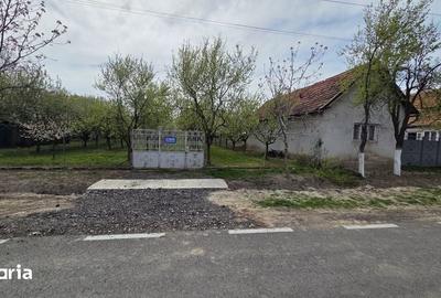 Teren de 1400 mp, în Bujac
