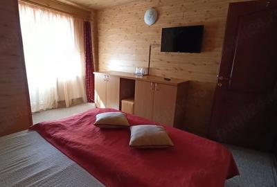 Casă cu 8 camere cu Teren 250 Mp în Central