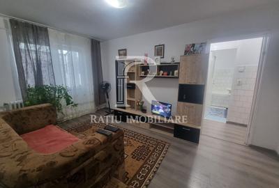 Apartament cu 2 camere semidecomandat, mobilat în Micro 15