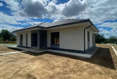 Casă cu 5 camere cu Teren 530 Mp în Satu Nou de Jos - 2