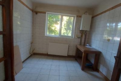Apartament cu 2 camere semidecomandat în Micro 11