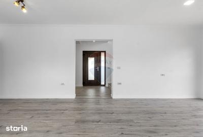 Casă cu 7 camere cu Teren 617 Mp în Livada - 10