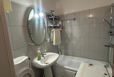 Apartament cu 3 camere decomandat în Sud
