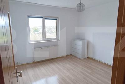 Apartament cu 3 camere decomandat în Florilor