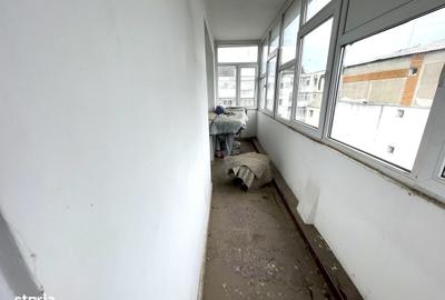 Apartament cu 3 camere decomandat în Republicii