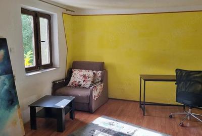 Casă cu 3 camere cu Teren 2000 Mp în Central