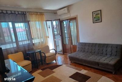 Apartament cu 3 camere semidecomandat în Calea Călărașilor