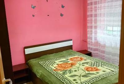 Apartament cu 2 camere semidecomandat în Intim