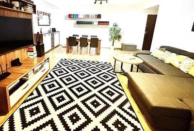 Apartament cu 3 camere decomandat în Apollo