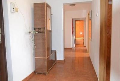 Apartament cu 3 camere decomandat în Județean - 9