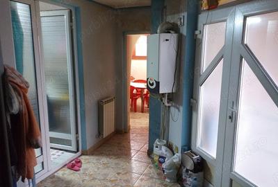 Casă cu 4 camere în Central - 1