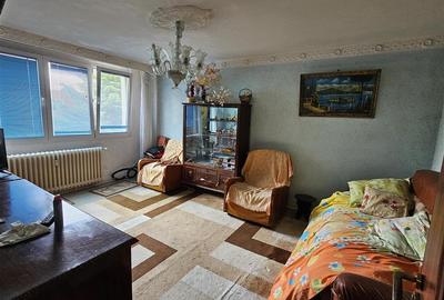 Apartament cu 3 camere decomandat în Brâncoveanu