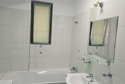 Apartament cu 2 camere semidecomandat, mobilat în Central