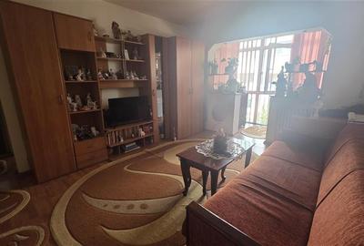 Apartament cu 2 camere semidecomandat în Rovine