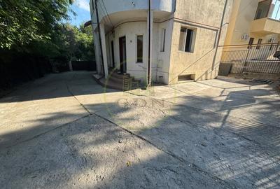 Apartament cu 3 camere decomandat, mobilat în Ultracentral