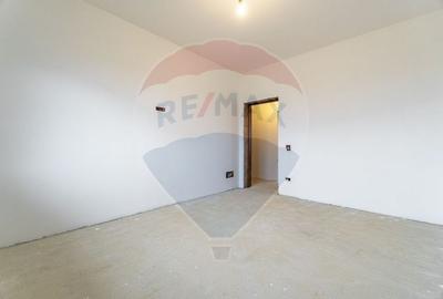 Casă cu 4 camere cu Teren 476 Mp în Sânpetru - 10