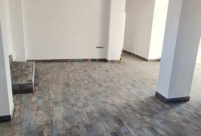 Spațiu comercial, de 597 mp, în Central - 4