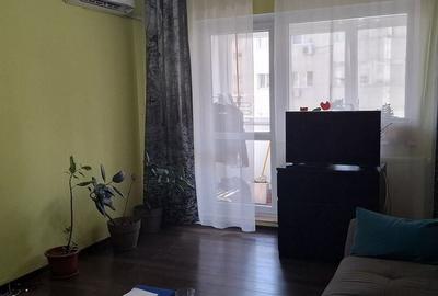 Apartament cu 2 camere decomandat în Lacul Tei